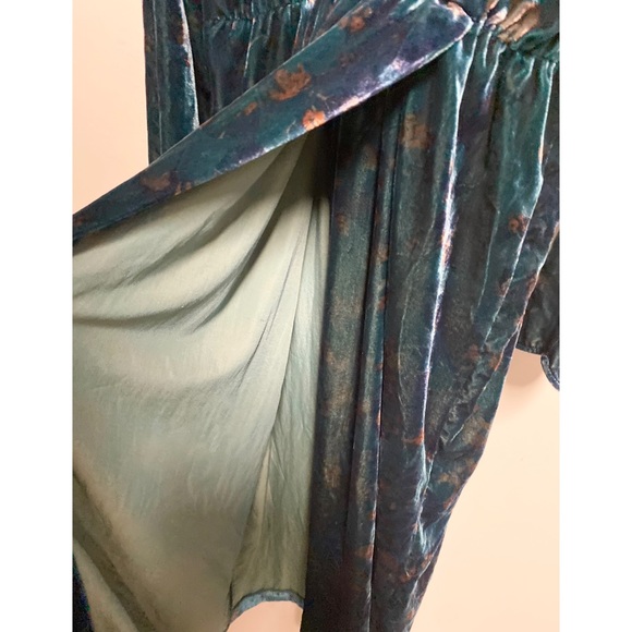 NWT ZARA Asymmetrical Shoulder Crushed Velvet Midi Dress in Emerald Large - Picture 6 of 11